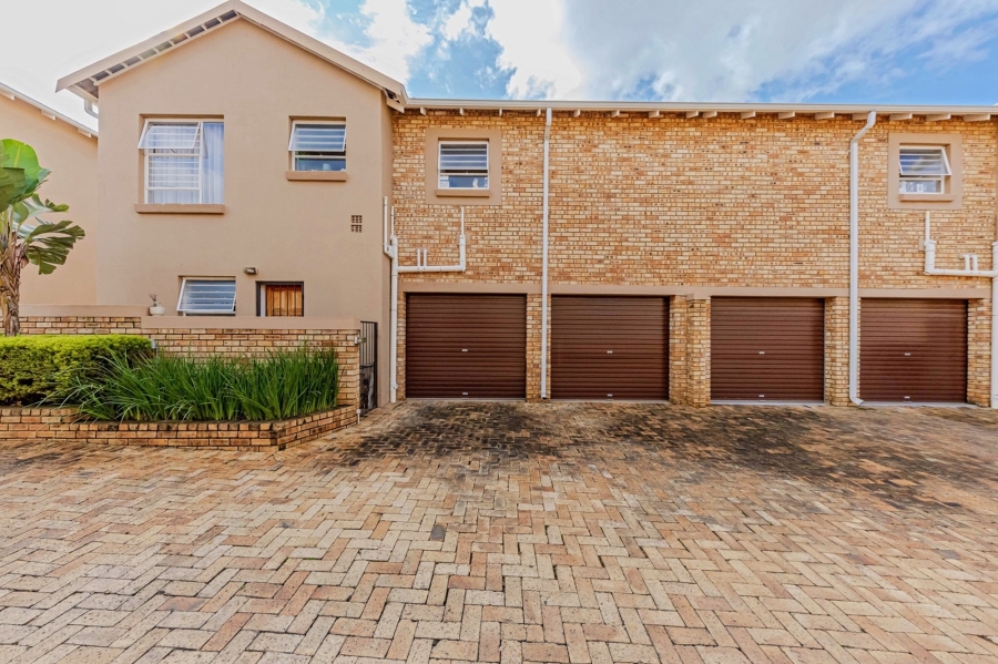 3 Bedroom Property for Sale in Wilgeheuwel Gauteng