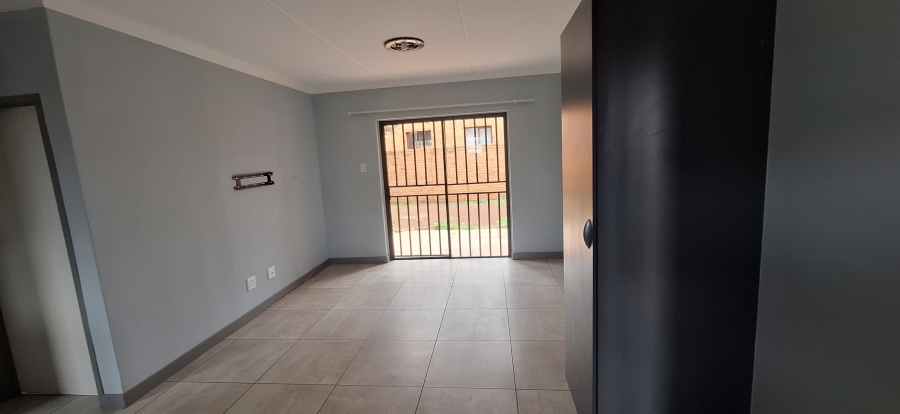 1 Bedroom Property for Sale in Blue Hills Gauteng