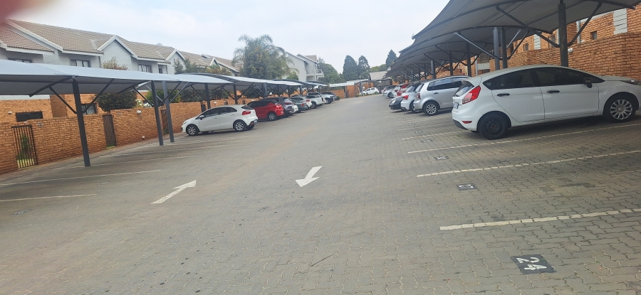 1 Bedroom Property for Sale in Blue Hills Gauteng