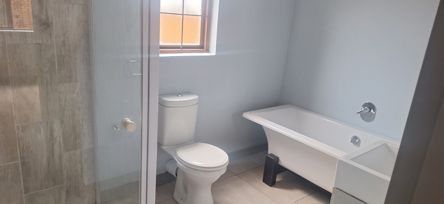 1 Bedroom Property for Sale in Blue Hills Gauteng