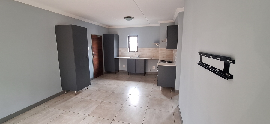 1 Bedroom Property for Sale in Blue Hills Gauteng