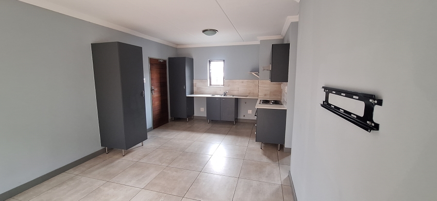 1 Bedroom Property for Sale in Blue Hills Gauteng