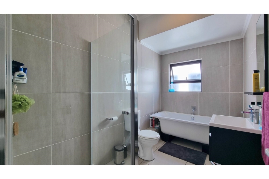 2 Bedroom Property for Sale in Greenstone Ridge Gauteng