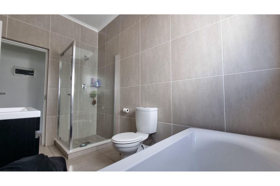 2 Bedroom Property for Sale in Greenstone Ridge Gauteng