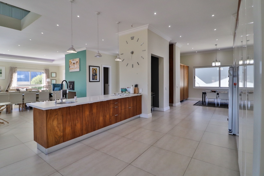 5 Bedroom Property for Sale in Waterfall Country Estate Gauteng