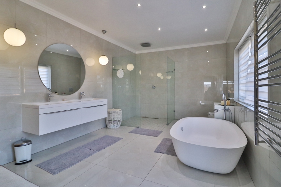 5 Bedroom Property for Sale in Waterfall Country Estate Gauteng