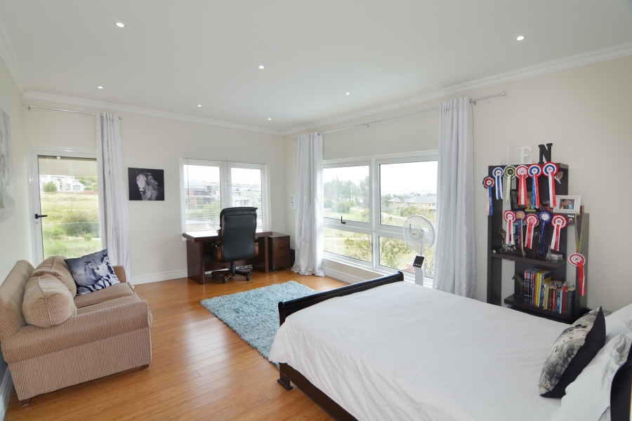 5 Bedroom Property for Sale in Waterfall Country Estate Gauteng