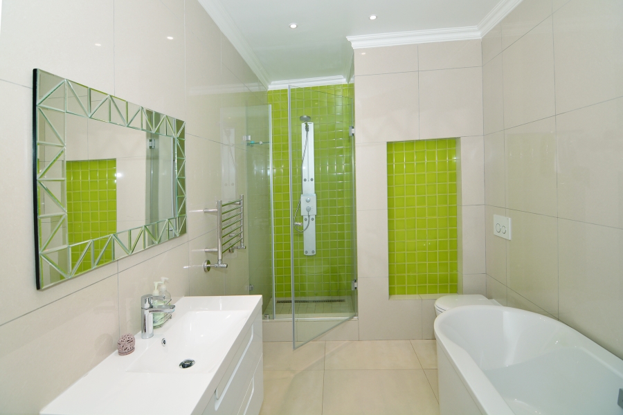 5 Bedroom Property for Sale in Waterfall Country Estate Gauteng