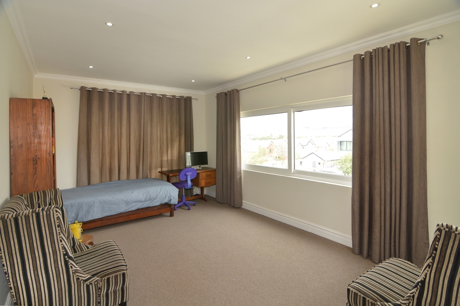 5 Bedroom Property for Sale in Waterfall Country Estate Gauteng