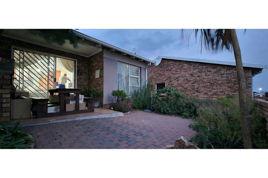 To Let 2 Bedroom Property for Rent in Liefde en Vrede Gauteng