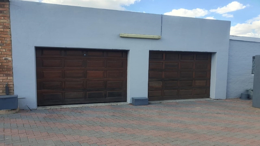 3 Bedroom Property for Sale in Theoville Gauteng