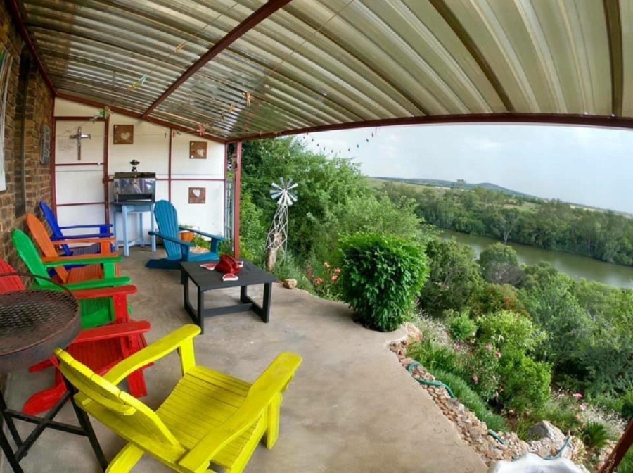 3 Bedroom Property for Sale in Vaaloewer Gauteng