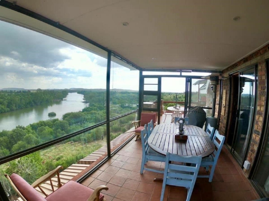 3 Bedroom Property for Sale in Vaaloewer Gauteng