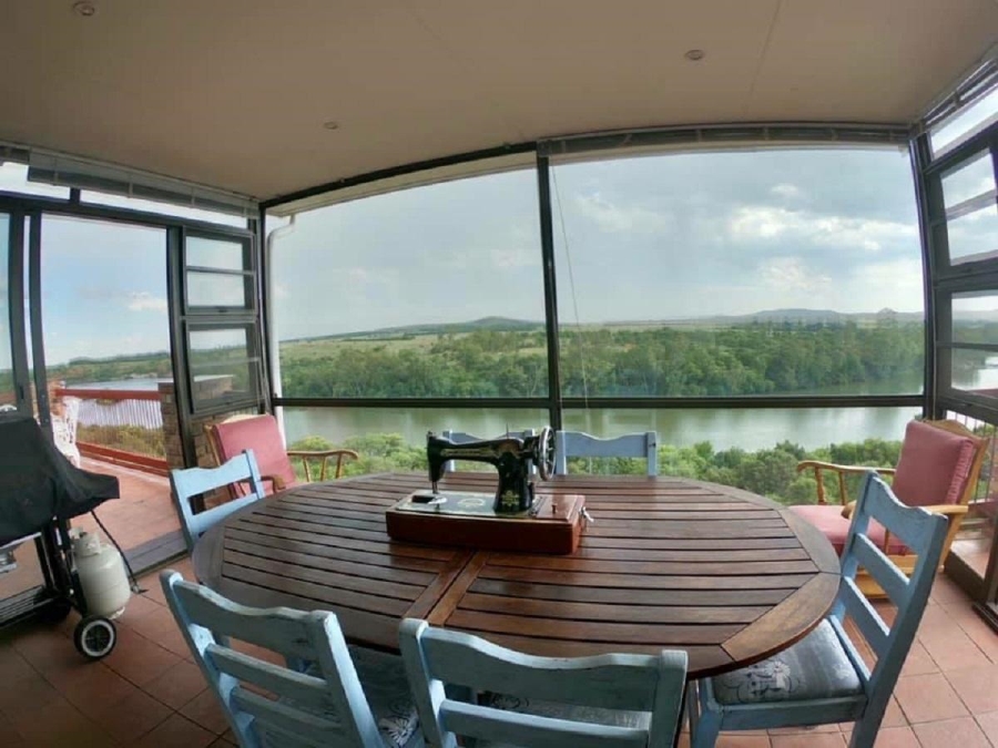 3 Bedroom Property for Sale in Vaaloewer Gauteng
