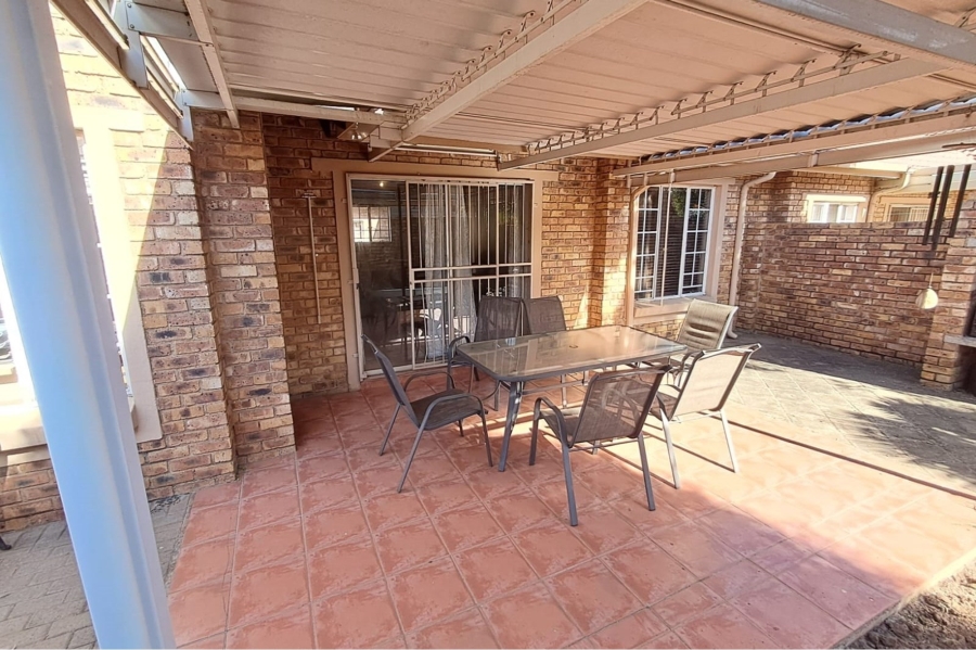 3 Bedroom Property for Sale in Amberfield Gauteng