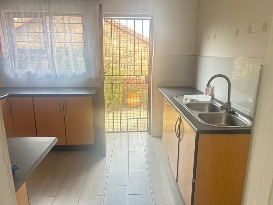 To Let 2 Bedroom Property for Rent in North Riding Gauteng