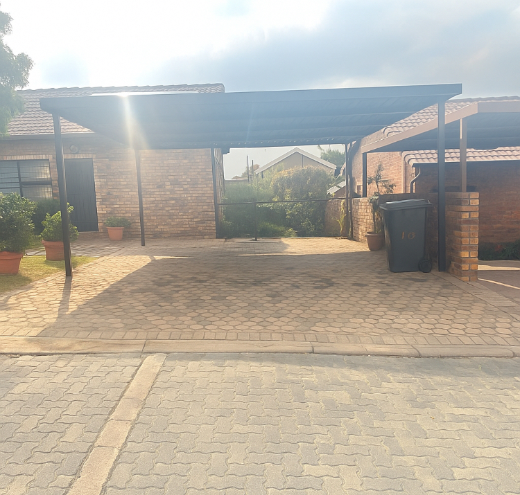 To Let 2 Bedroom Property for Rent in North Riding Gauteng