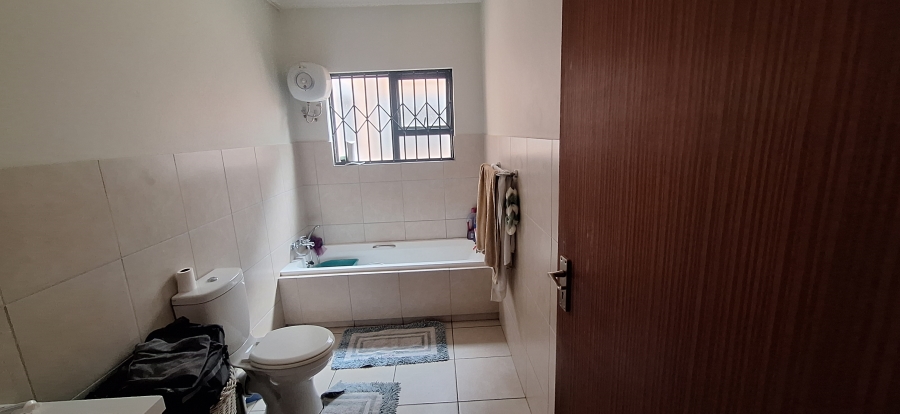 2 Bedroom Property for Sale in Noordwyk Gauteng