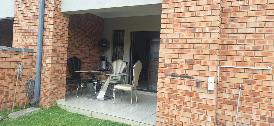 2 Bedroom Property for Sale in Noordwyk Gauteng