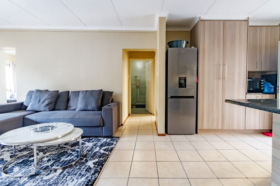 2 Bedroom Property for Sale in Erand Gardens Gauteng