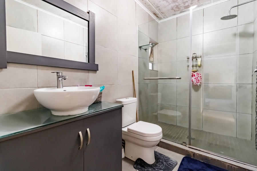 2 Bedroom Property for Sale in Erand Gardens Gauteng