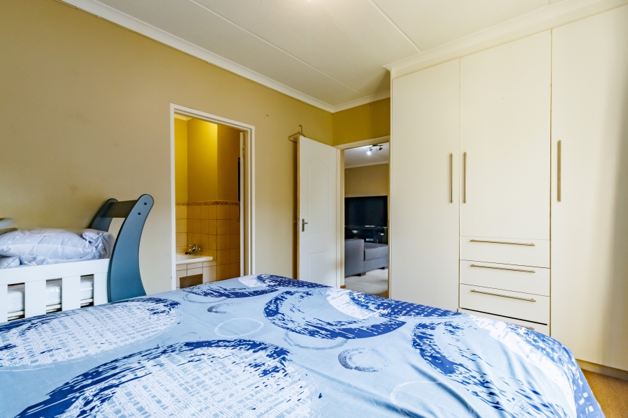 2 Bedroom Property for Sale in Erand Gardens Gauteng
