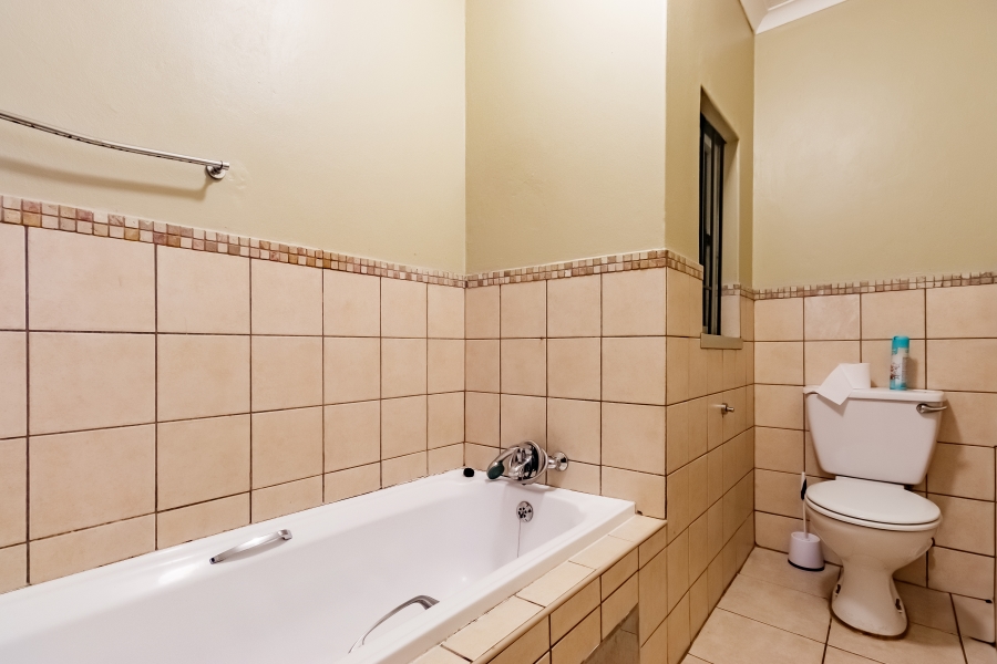 2 Bedroom Property for Sale in Erand Gardens Gauteng