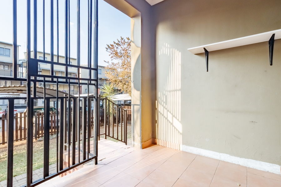 2 Bedroom Property for Sale in Erand Gardens Gauteng