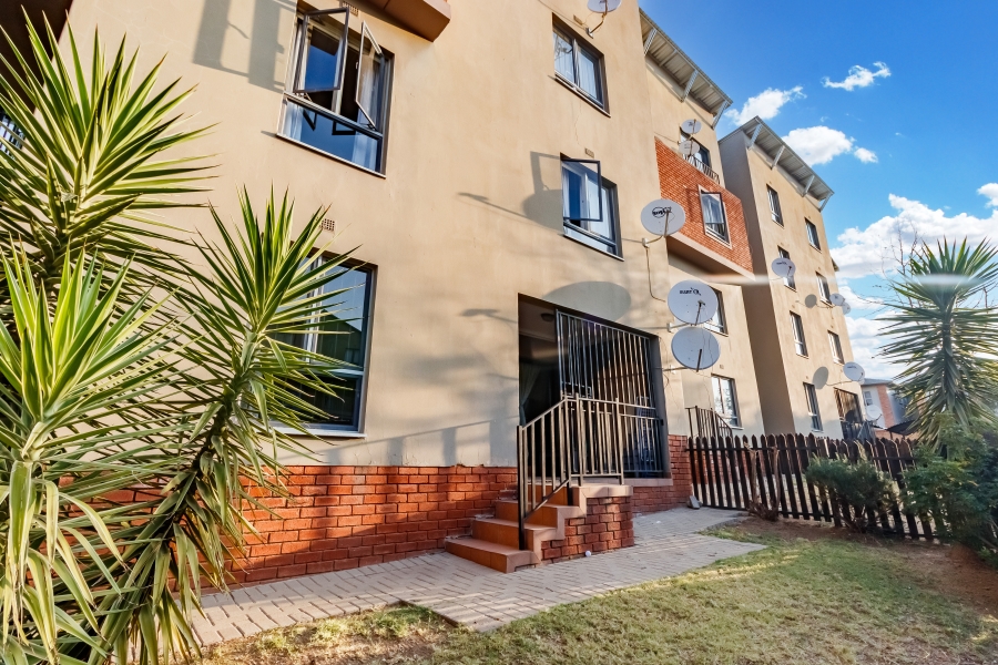 2 Bedroom Property for Sale in Erand Gardens Gauteng