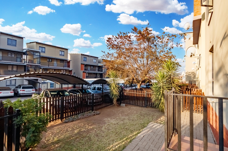 2 Bedroom Property for Sale in Erand Gardens Gauteng