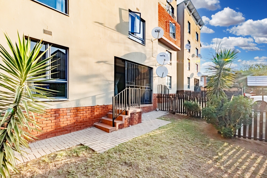 2 Bedroom Property for Sale in Erand Gardens Gauteng
