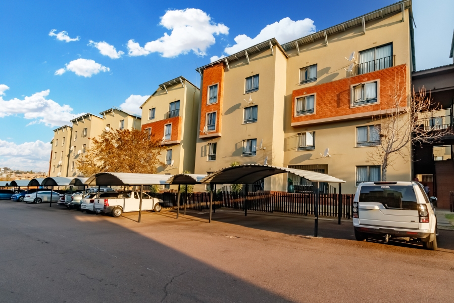 2 Bedroom Property for Sale in Erand Gardens Gauteng
