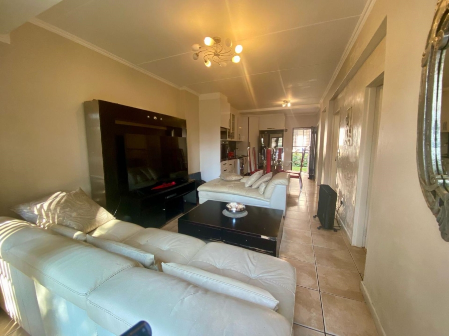 2 Bedroom Property for Sale in Sunninghill Gauteng