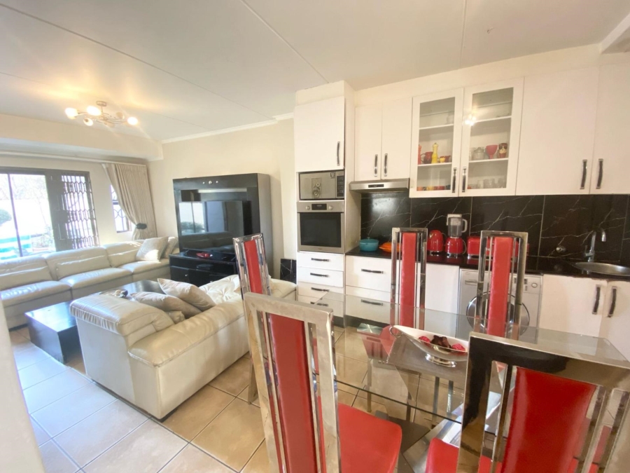 2 Bedroom Property for Sale in Sunninghill Gauteng