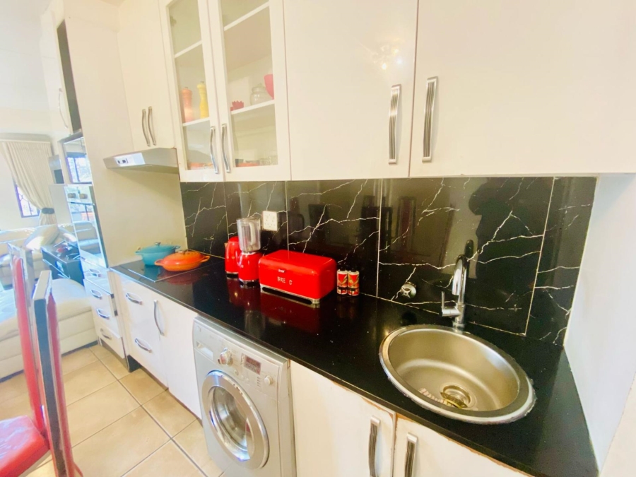 2 Bedroom Property for Sale in Sunninghill Gauteng