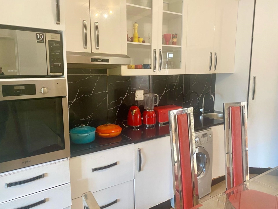 2 Bedroom Property for Sale in Sunninghill Gauteng
