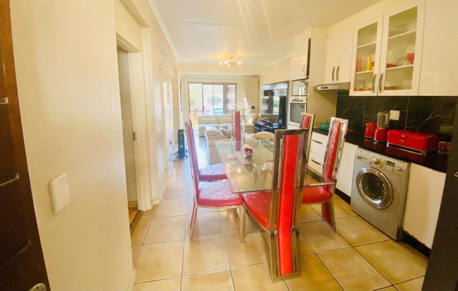 2 Bedroom Property for Sale in Sunninghill Gauteng