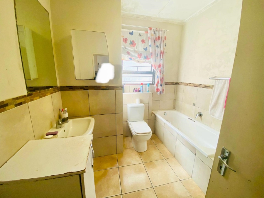 2 Bedroom Property for Sale in Sunninghill Gauteng