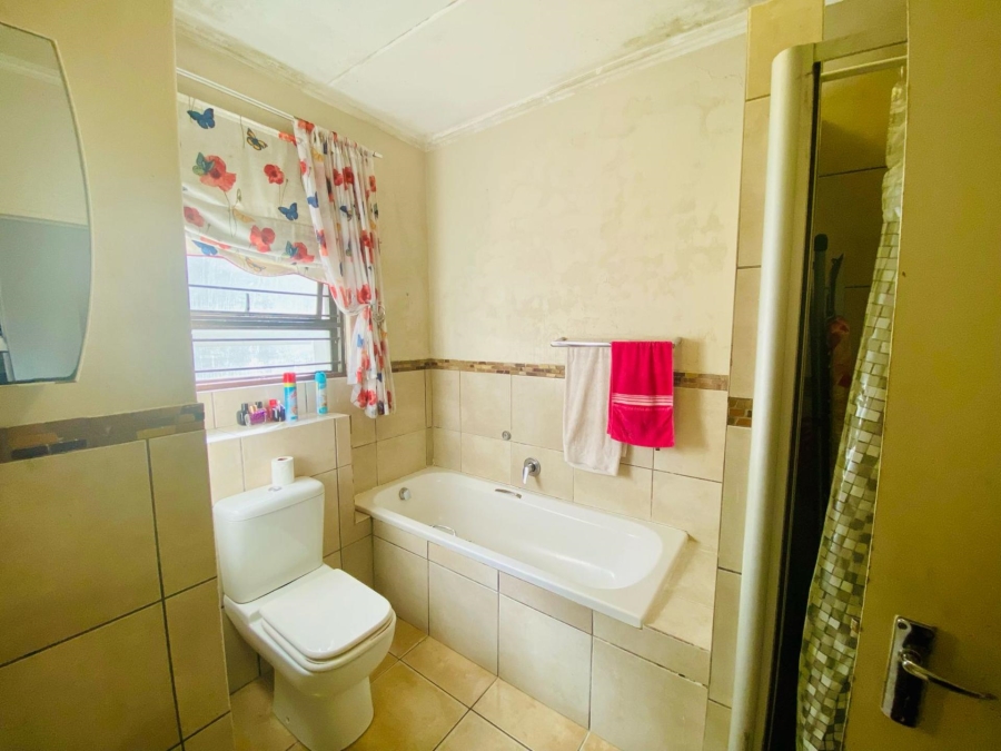 2 Bedroom Property for Sale in Sunninghill Gauteng