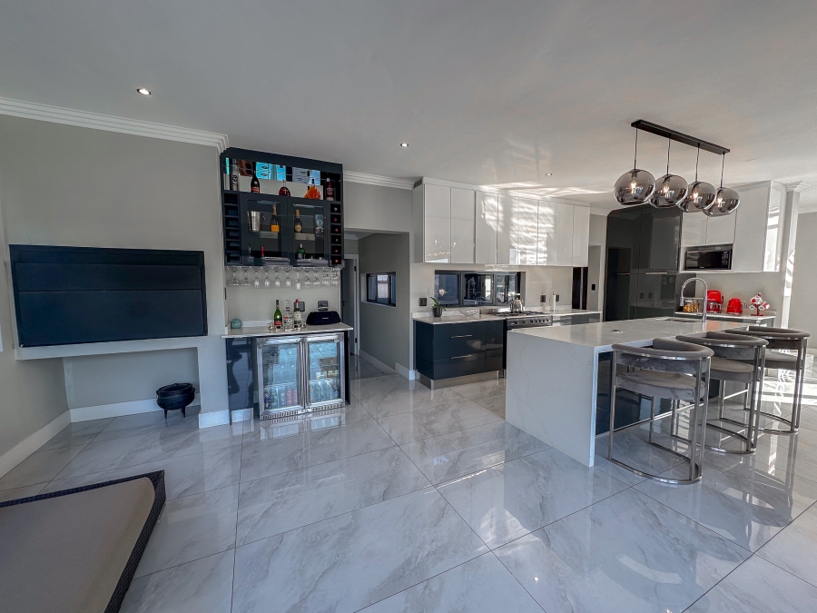 To Let 4 Bedroom Property for Rent in Midstream Heights Gauteng