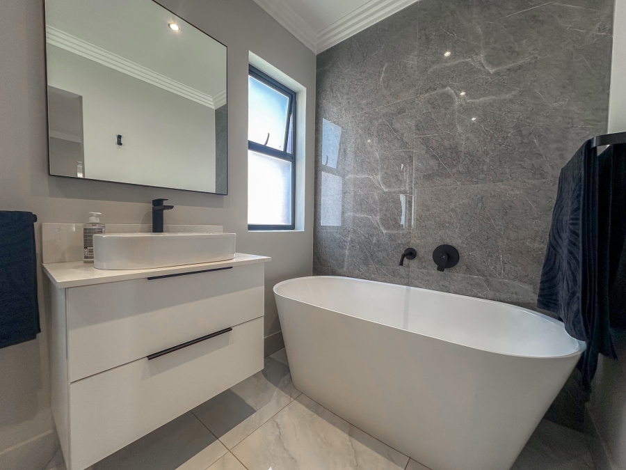 To Let 4 Bedroom Property for Rent in Midstream Heights Gauteng