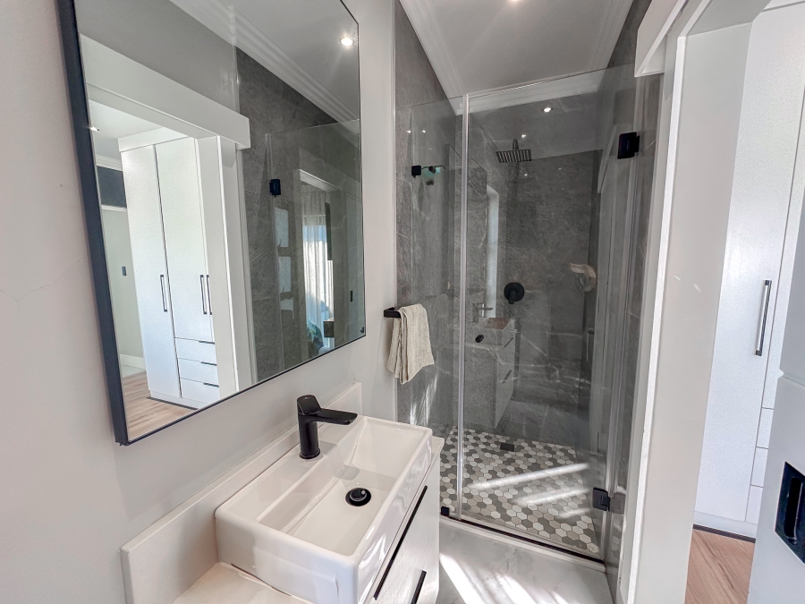 To Let 4 Bedroom Property for Rent in Midstream Heights Gauteng
