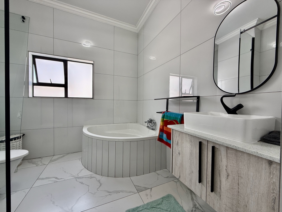 4 Bedroom Property for Sale in Six Fountains Residential Estate Gauteng