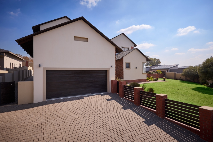 5 Bedroom Property for Sale in Waterfall Country Estate Gauteng