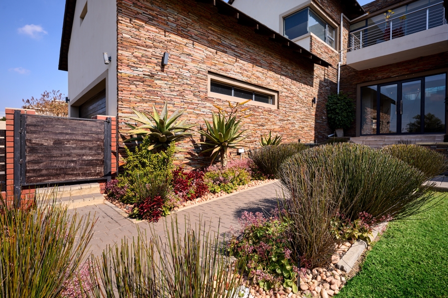 5 Bedroom Property for Sale in Waterfall Country Estate Gauteng