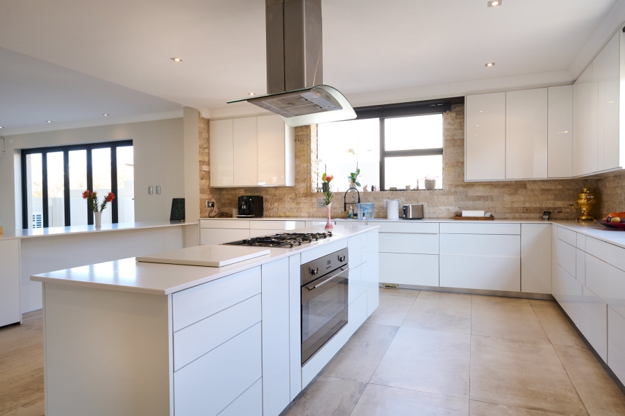 5 Bedroom Property for Sale in Waterfall Country Estate Gauteng