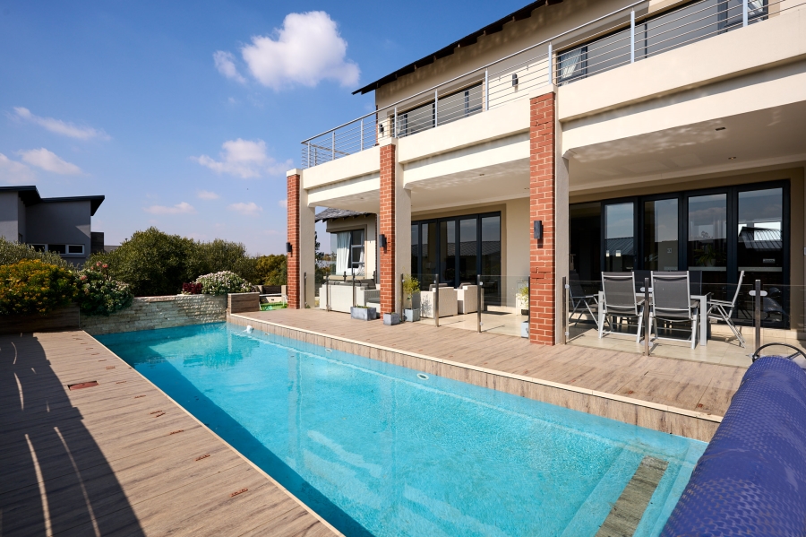 5 Bedroom Property for Sale in Waterfall Country Estate Gauteng