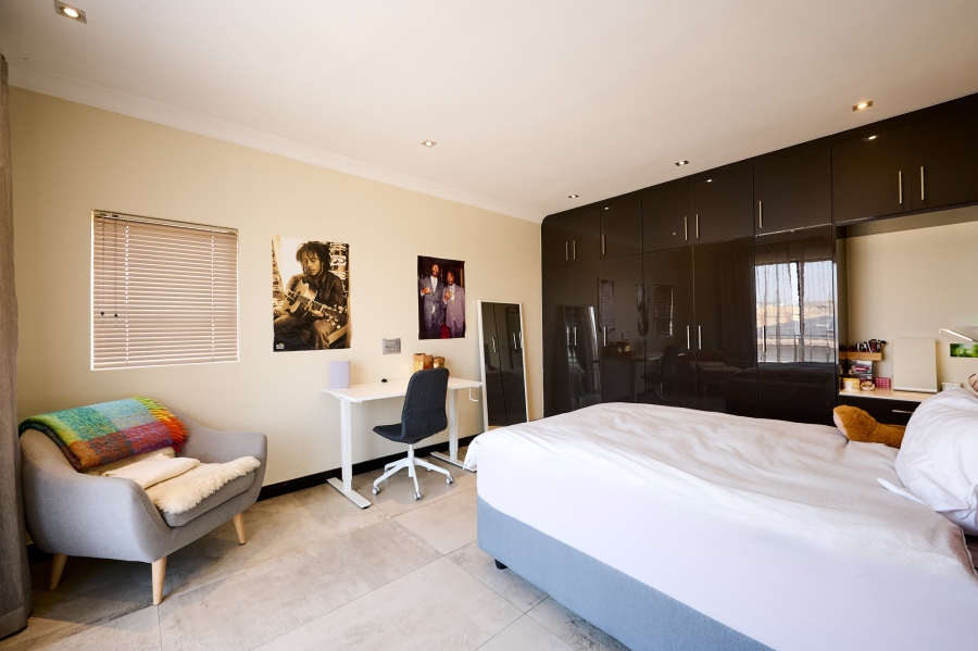 5 Bedroom Property for Sale in Waterfall Country Estate Gauteng