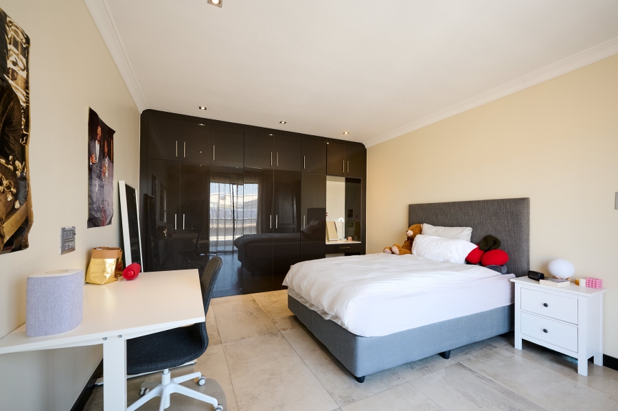 5 Bedroom Property for Sale in Waterfall Country Estate Gauteng