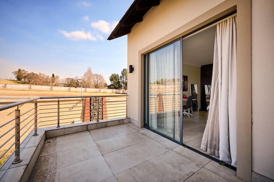 5 Bedroom Property for Sale in Waterfall Country Estate Gauteng
